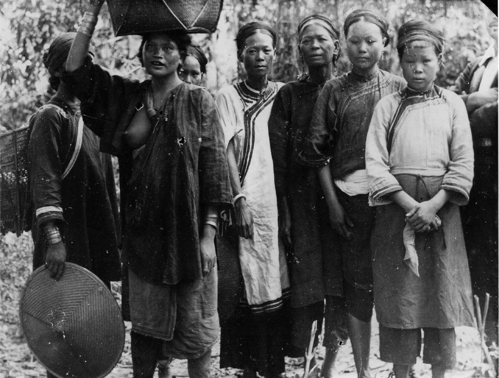 Kavalan photographed by Torii Ryūzō in 1896. After the subprefecture was founded Han settlers filled the plain, and most Kavalan moved south along the coast to Hualien and Taitung.