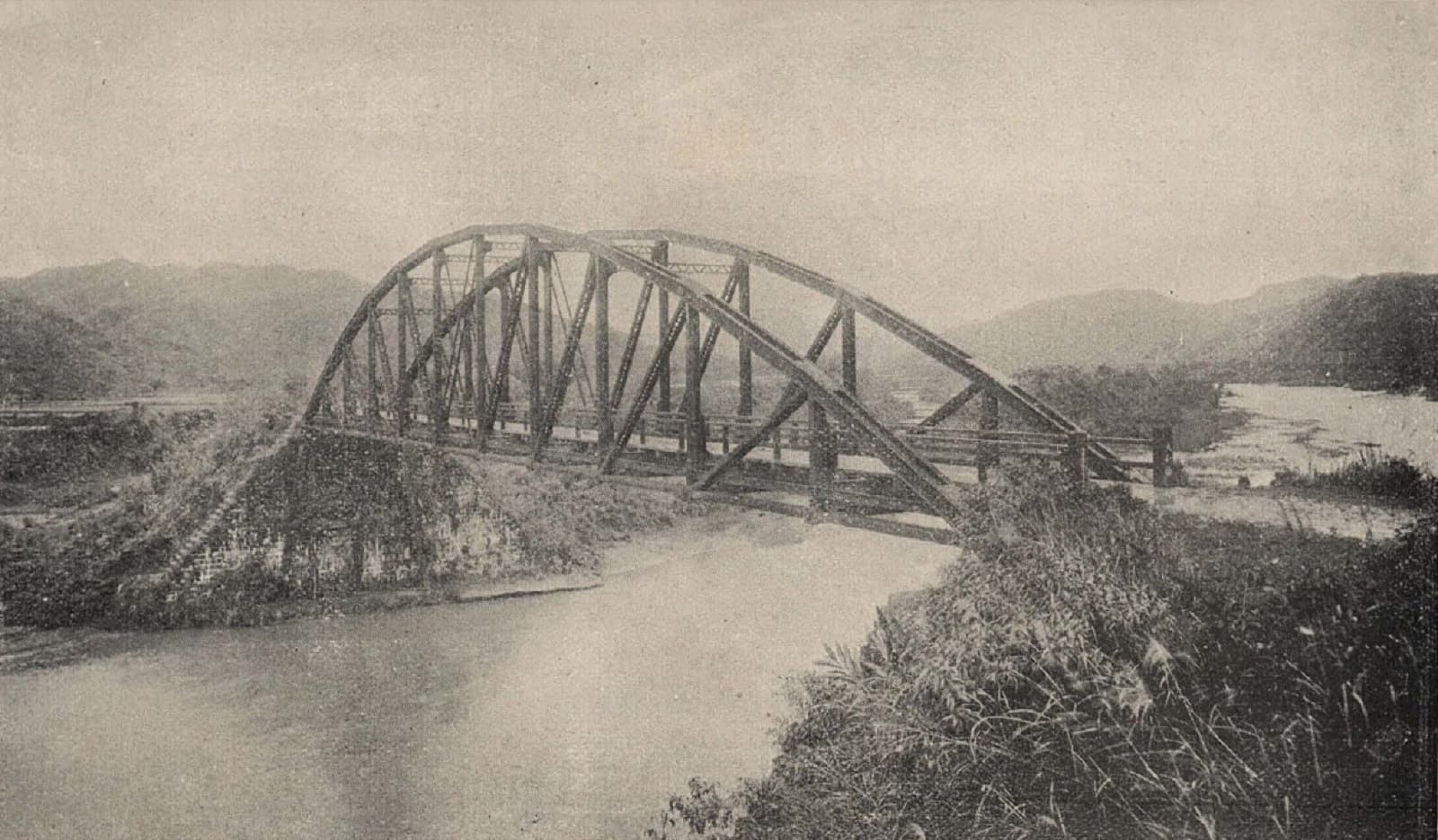 Bridges over the Keelung River near Chidu. The Qing line ran tight and steep, and the Japanese resurveyed almost all of it; only the stretch from Keelung to Taipei still follows the original alignment.