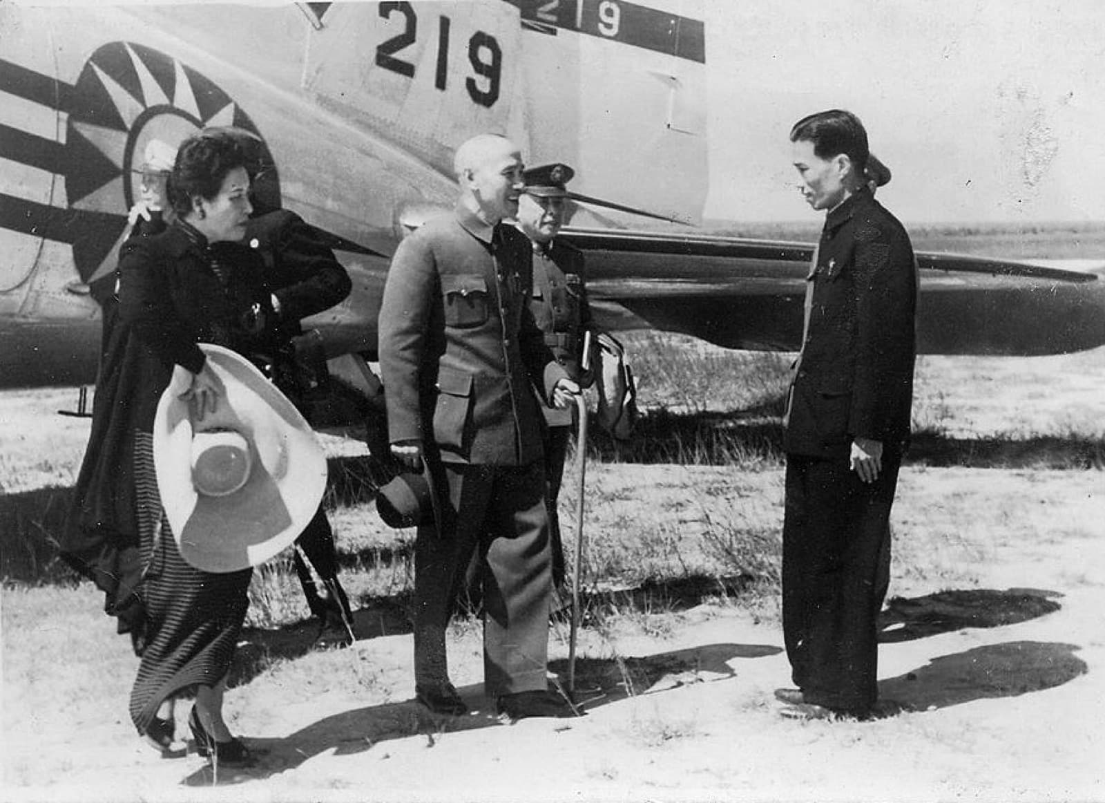 Chiang Kai-shek and Soong Mei-ling beside an air force C-47 in Taiwan, October 1946 — his first visit. His diary records both his hopes for the island and his irritation at Chen Yi's administration.
