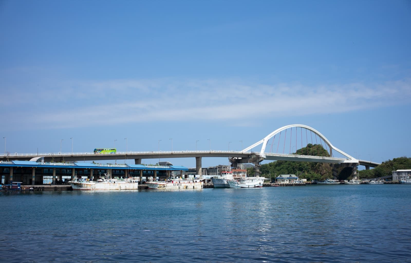 The Nanfang'ao harbour bridge in September 2014. The single steel arch had opened in 1998, and the quay where the fishing boats tied up ran right beneath it.