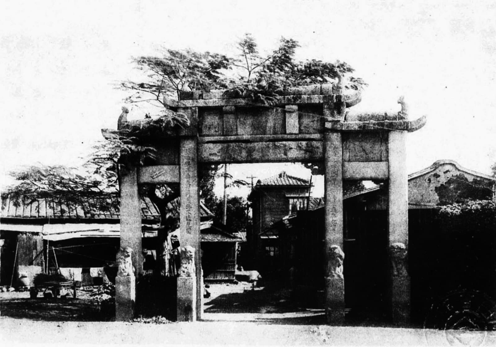 The ceremonial arch of the Tainan Confucius Temple. In 1665 Chen Yonghua petitioned to build a temple and a school here — Taiwan's first Confucian temple and its highest seat of learning, still bearing the name First Academy of Taiwan.