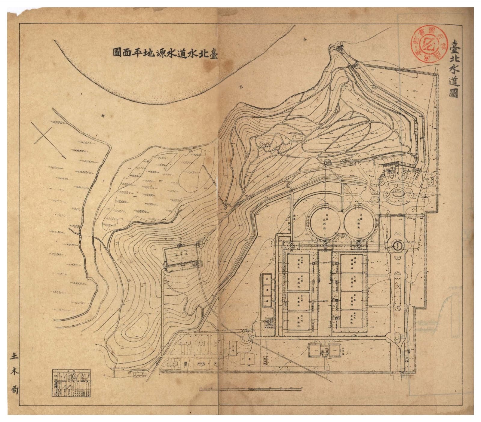 Site plan of the Taipei waterworks, 1918. Between the contour lines sit the intake, the settling basins and the pump house — a city's water supply set down as a drawing.
