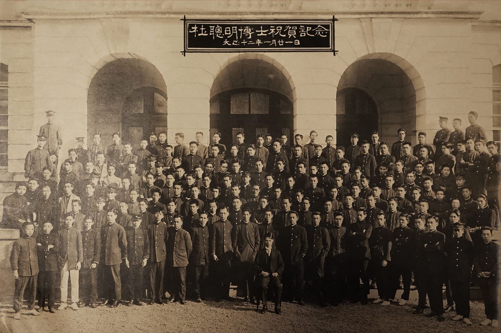 Taipei, 1922: a crowd gathers to celebrate Tu Tsung-ming, the first Taiwanese to earn a doctorate. He went on to run the gradual-withdrawal treatment for opium addicts, working alongside a monopoly that profited from them.